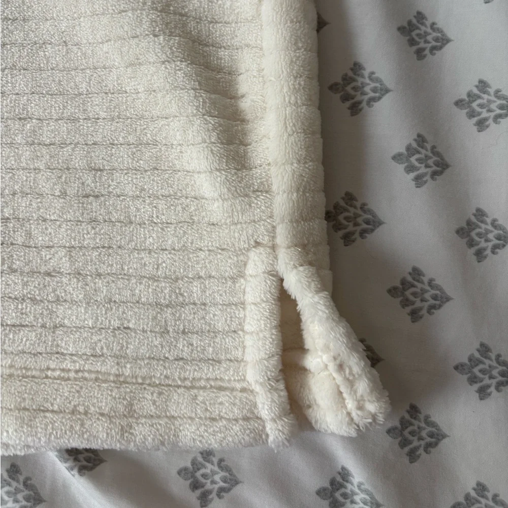 ❄️ LOFT soft fluffy sweatshirt - Picture 7 of 8
